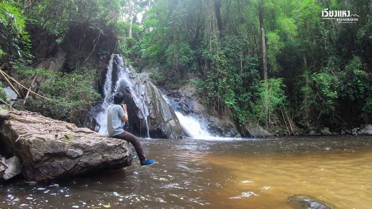 น้ำตกเลวา